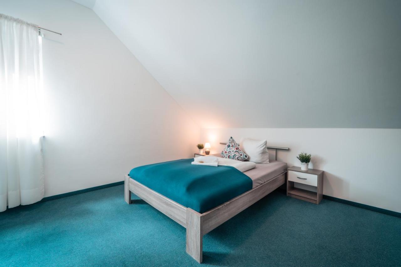 Bed & Breakfast Airport Lounge